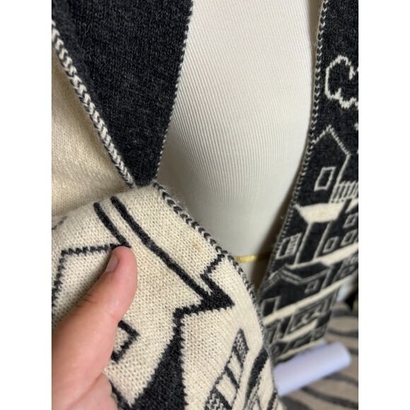 Double Knit Scarf Unisex One Size City town Print reversible Charcoal Gray Cream - Picture 5 of 5